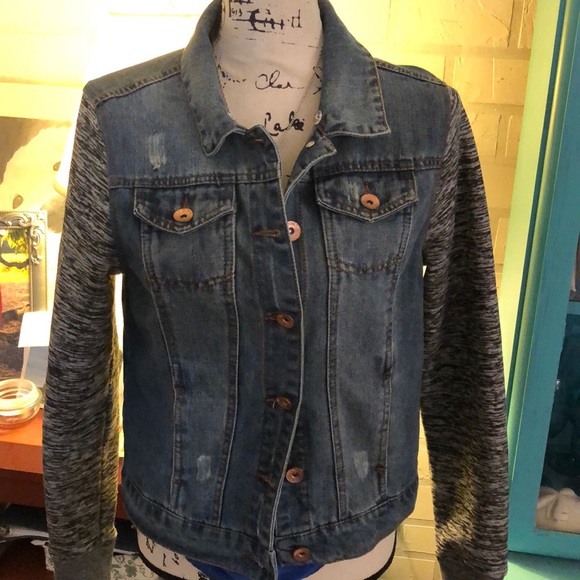 Adorable jean jacket perfect condition - Picture 1 of 5